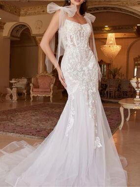 Elegant White Lace Bridal Gown with Bow Shoulder Straps